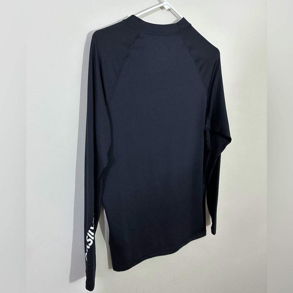 Quik Silver. Sz X L Athleisure top in navy/ white printing on sleeve etc. - Picture 9 of 11